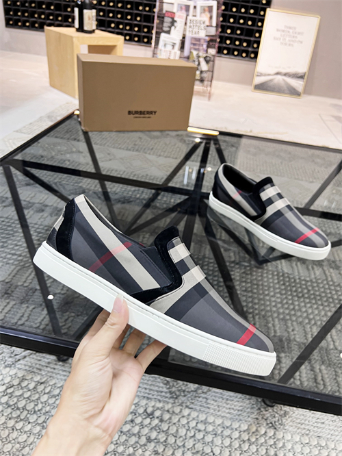 Burberry Shoes-M-754