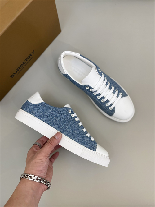 Burberry Shoes-M-757