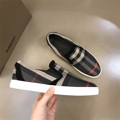 Burberry Shoes-M-783