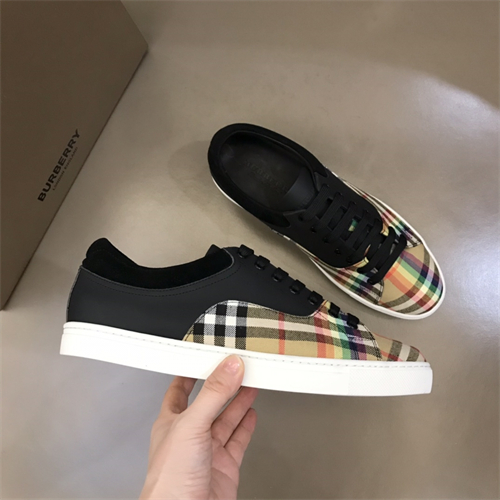 Burberry Shoes-M-785