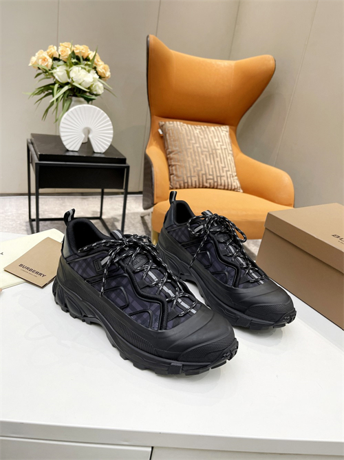 Burberry Shoes-M-792