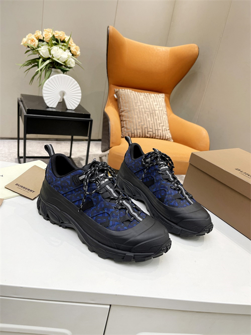 Burberry Shoes-M-795