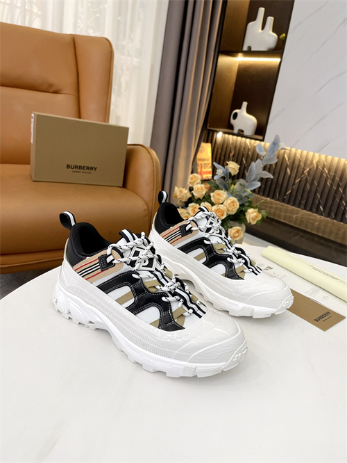 Burberry Shoes-W-0058