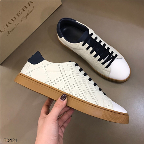 Burberry Shoes-M-082