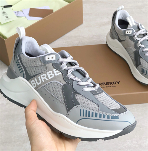 Burberry Shoes-M-822