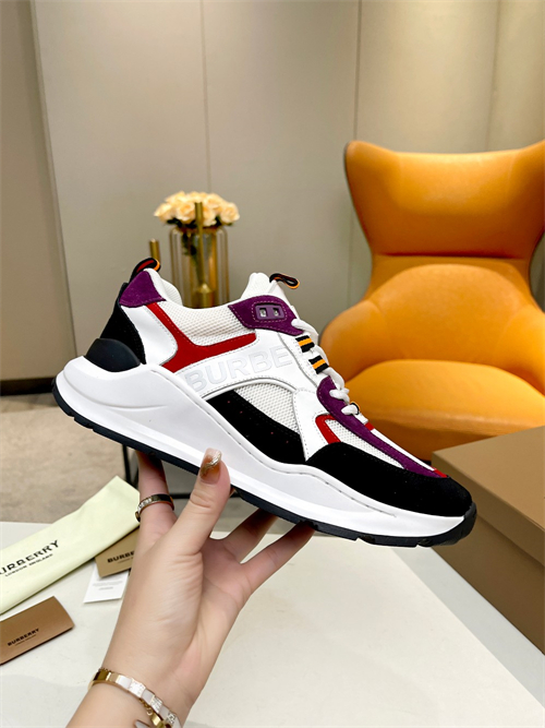 Burberry Shoes-M-824