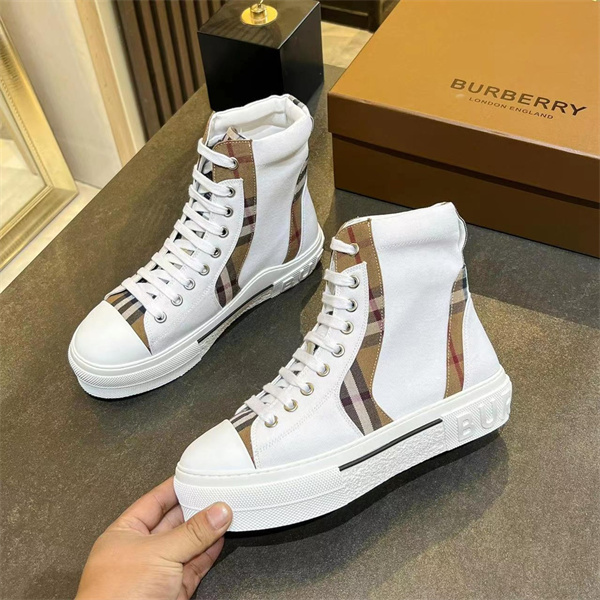 Burberry Shoes-M-835