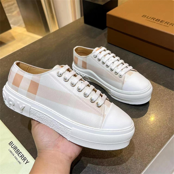 Burberry Shoes-M-837