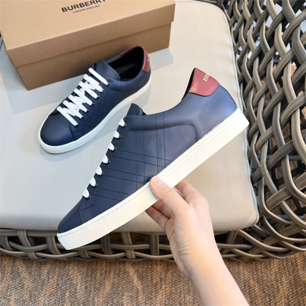 Burberry Shoes-M-857