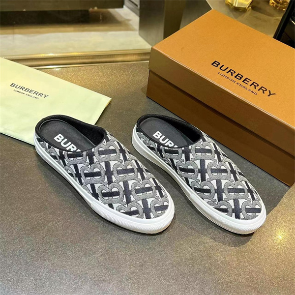 Burberry Shoes-M-864