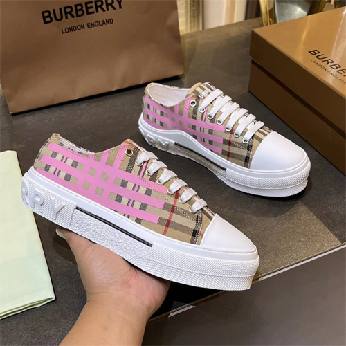 Burberry Shoes-M-0887