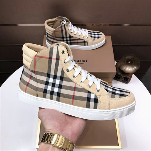 Burberry Shoes-M-0899