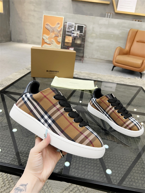 Burberry Shoes-W-0037