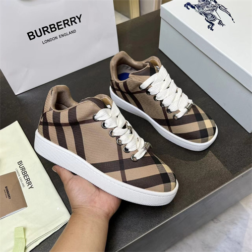 Burberry Shoes-M-0928