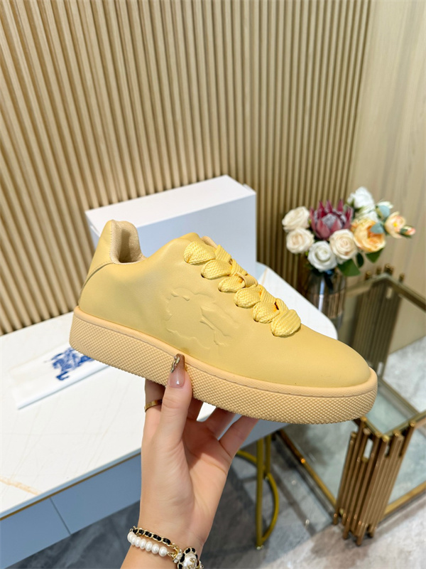 Burberry Shoes-M-0931