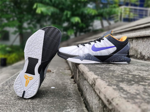 Kobe Bryant 7-M-0012