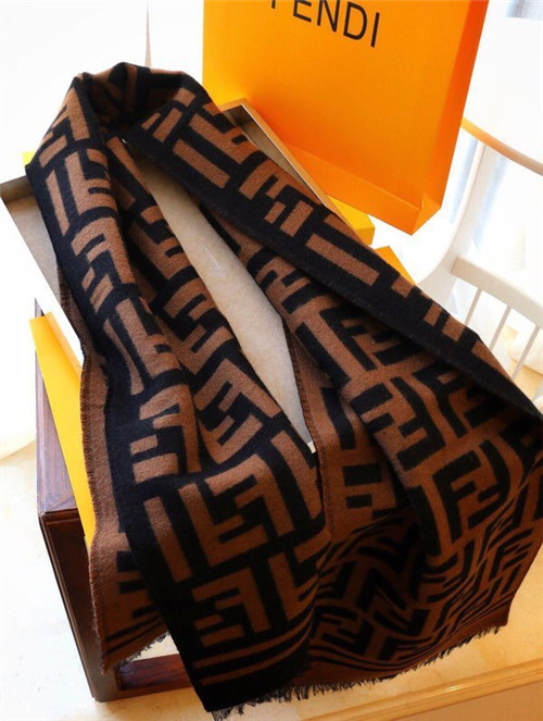 FENDI Scarve-002