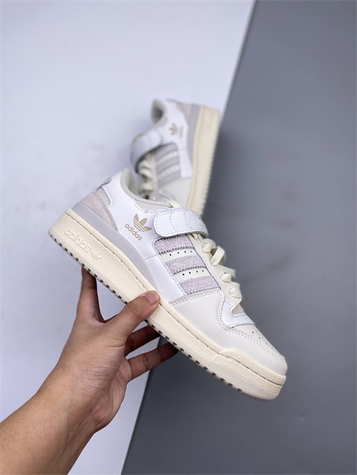 Adidas Originals Forum 84-W-004