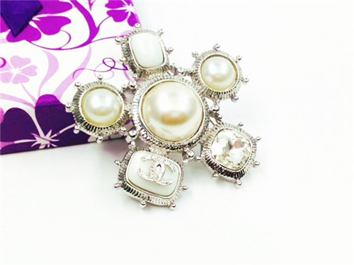 Chanel brooch-049