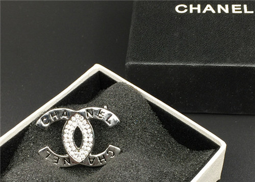 Chanel brooch-070