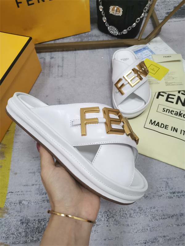 FENDI Sandal-W-105