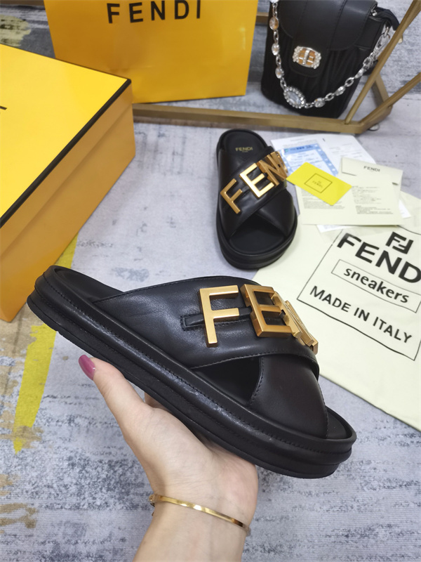 FENDI Sandal-W-106