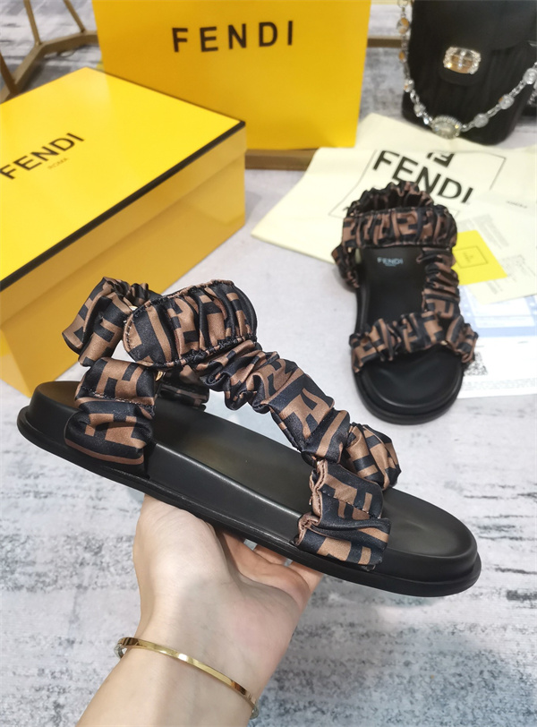 FENDI Sandal-W-108