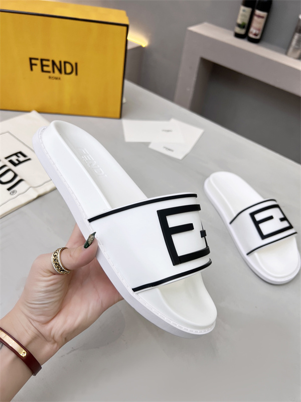 FENDI Sandal-W-110