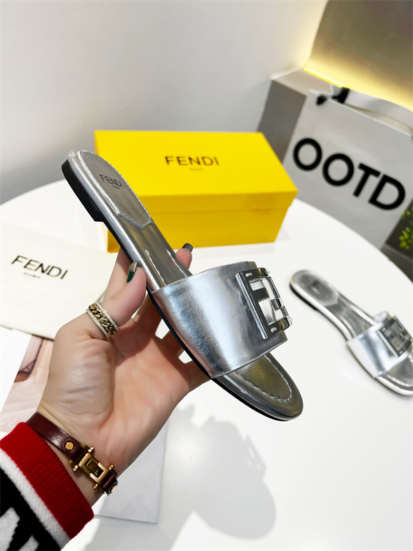 FENDI Sandal-W-116