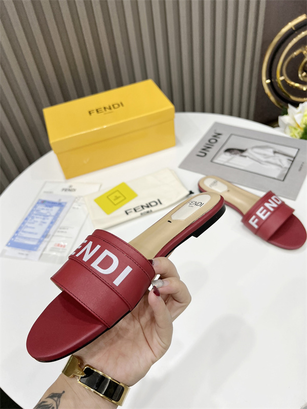 FENDI Sandal-W-131