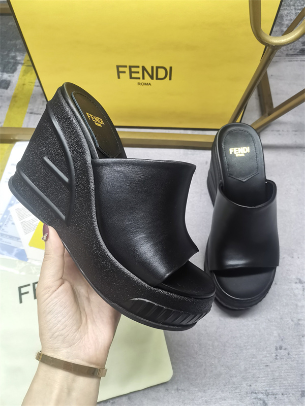FENDI Sandal-W-145