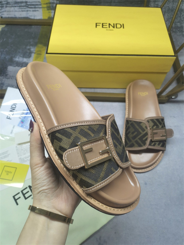 FENDI Sandal-W-153