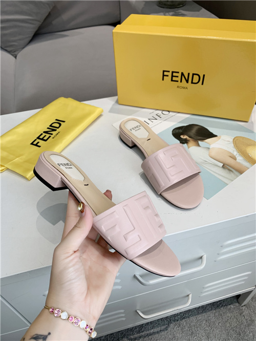 FENDI Sandal-W-045