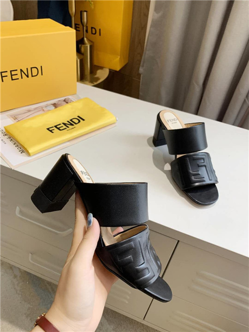FENDI Sandal-W-050