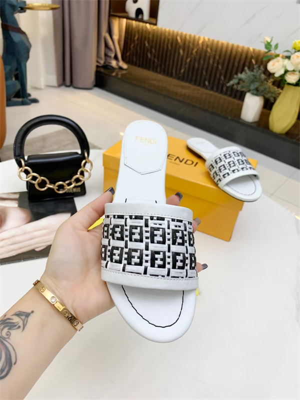 FENDI Sandal-W-091