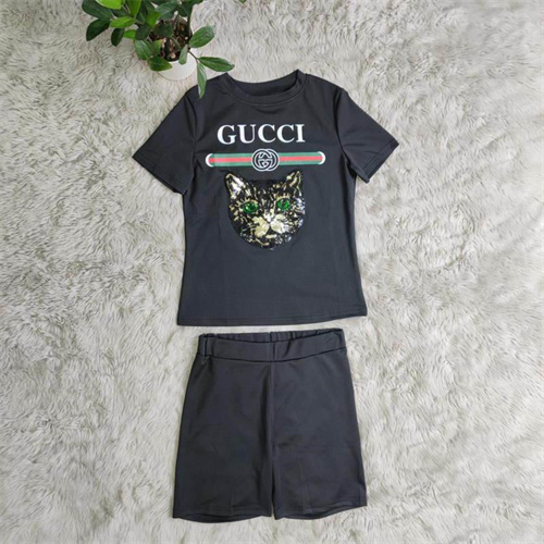 Gucci Suits-W-040