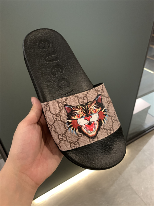 Gucci Sandal-W-235