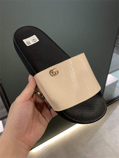 Gucci Sandal-W-242