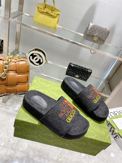 Gucci Sandal-W-381
