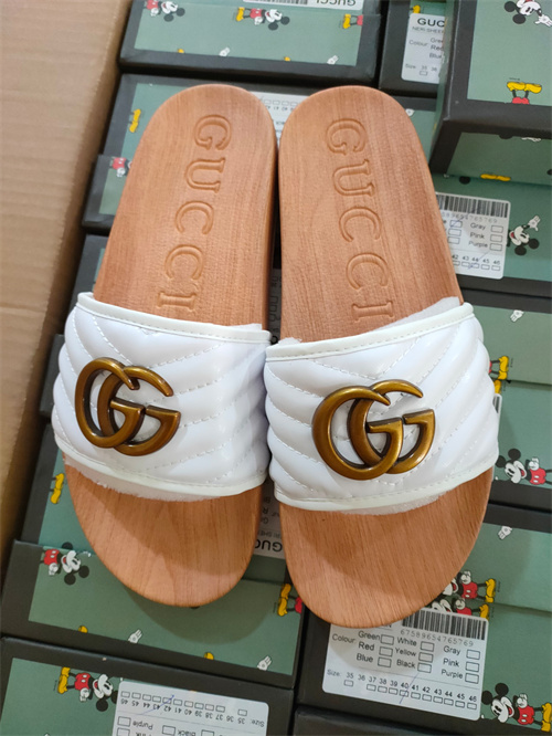 Gucci Sandal-W-402
