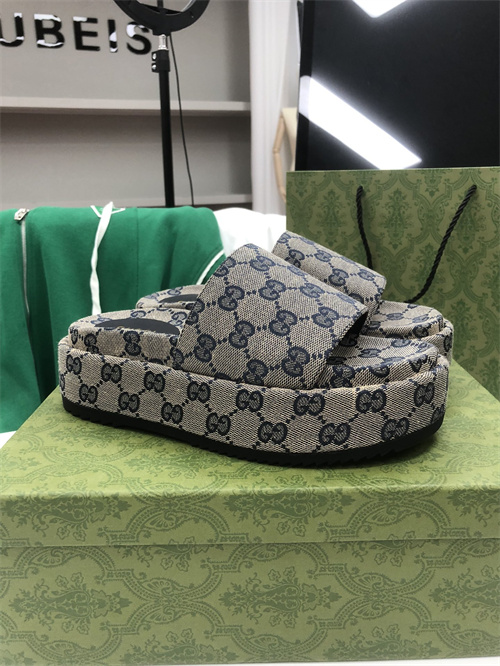 Gucci Sandal(2)-M-588