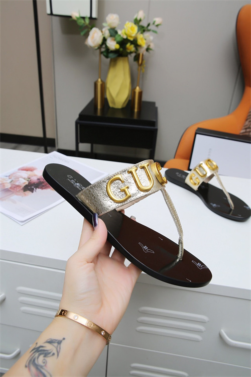 Gucci Sandal-W-521