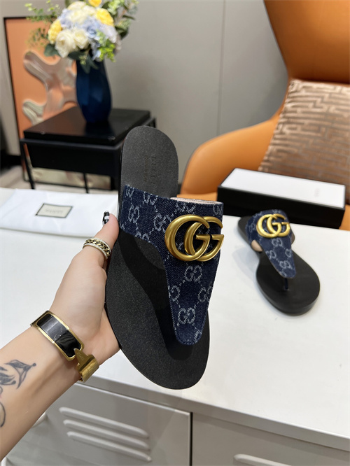 Gucci Sandal-W-550
