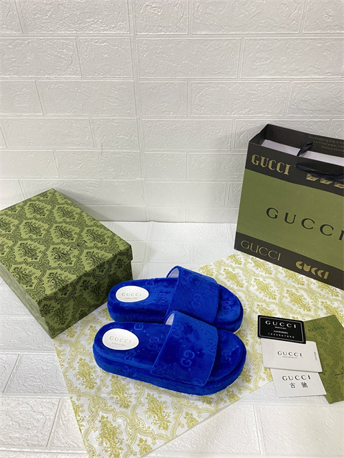 Gucci Sandal-W-702
