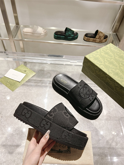 Gucci Sandal-W-759