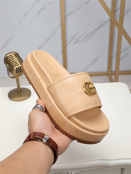 Gucci Sandal-W-812