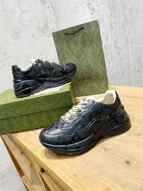 Gucci Clunky Sneaker-217