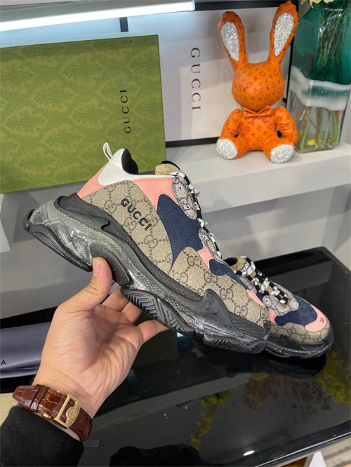 Gucci Clunky Sneaker-263