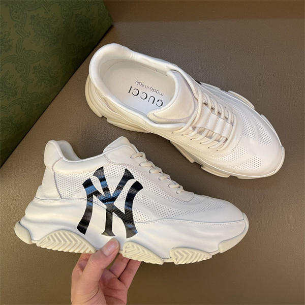 Gucci Clunky Sneaker-327