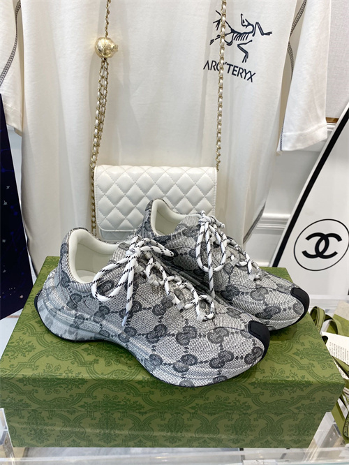 Gucci Clunky Sneaker-0419